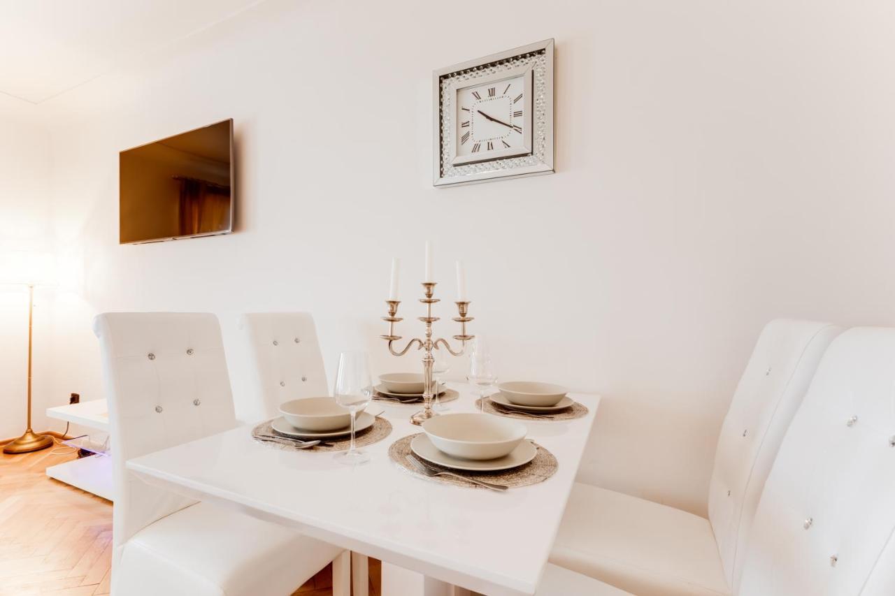 Charles Bridge Royal Apartments - Castle District Prague Ngoại thất bức ảnh