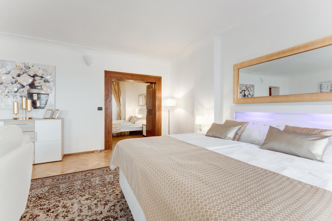 Charles Bridge Royal Apartments - Castle District Prague Ngoại thất bức ảnh