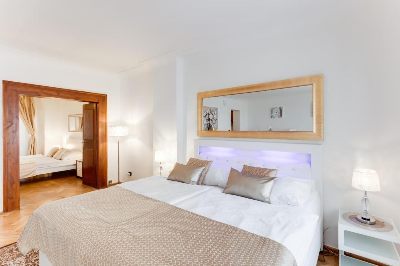 Charles Bridge Royal Apartments - Castle District Prague Ngoại thất bức ảnh