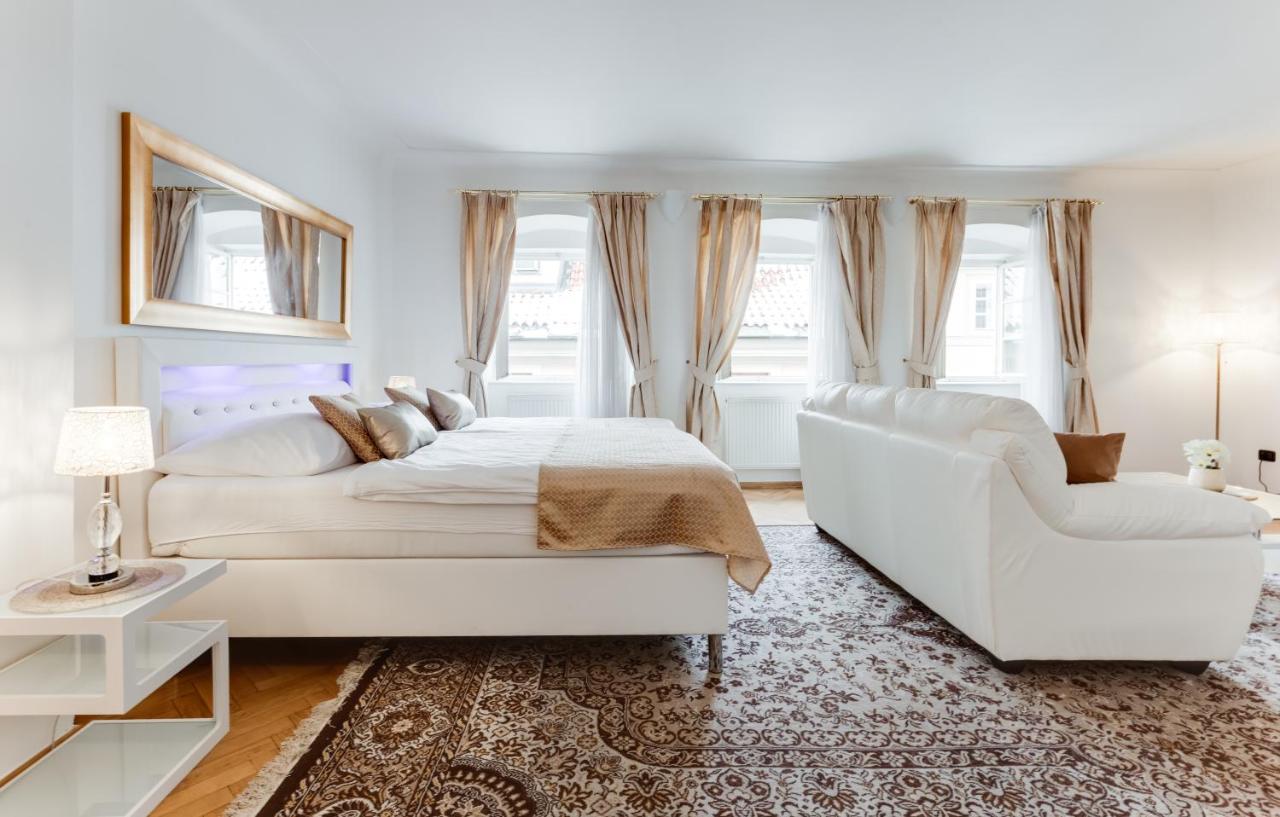 Charles Bridge Royal Apartments - Castle District Prague Ngoại thất bức ảnh