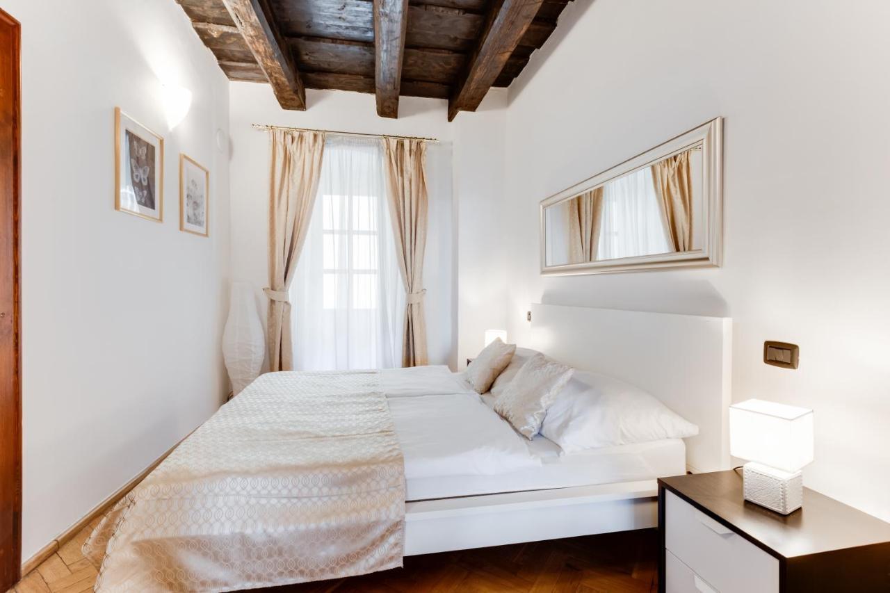 Charles Bridge Royal Apartments - Castle District Prague Ngoại thất bức ảnh
