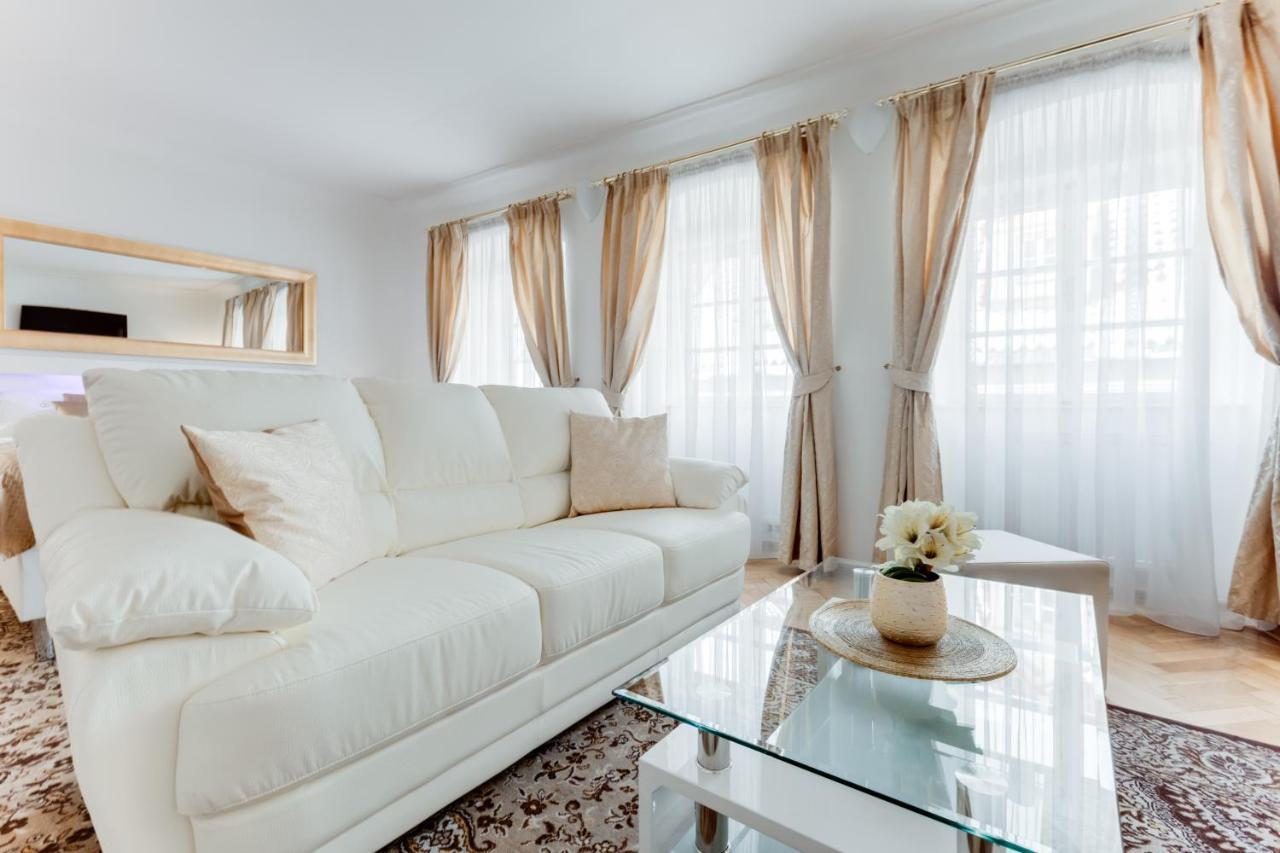 Charles Bridge Royal Apartments - Castle District Prague Ngoại thất bức ảnh