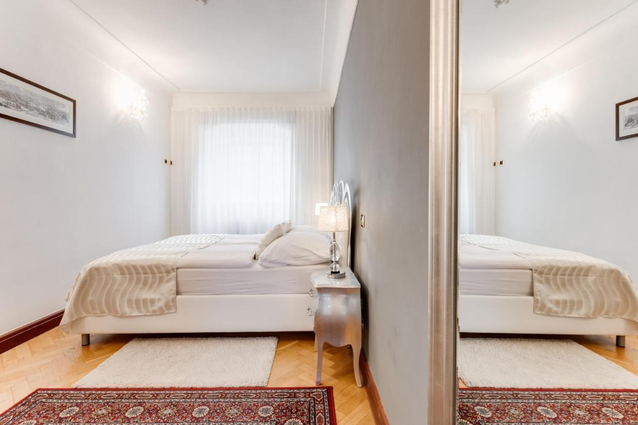 Charles Bridge Royal Apartments - Castle District Prague Ngoại thất bức ảnh