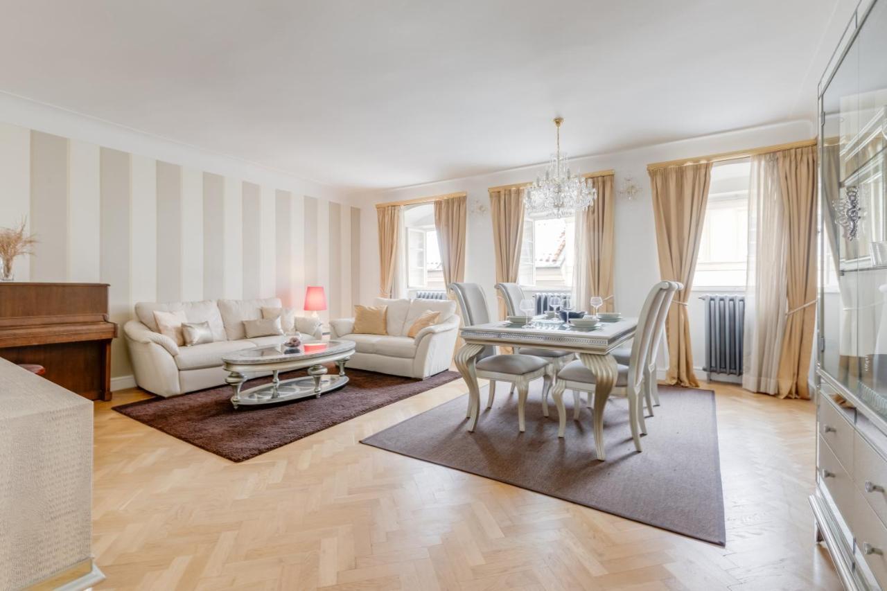 Charles Bridge Royal Apartments - Castle District Prague Ngoại thất bức ảnh