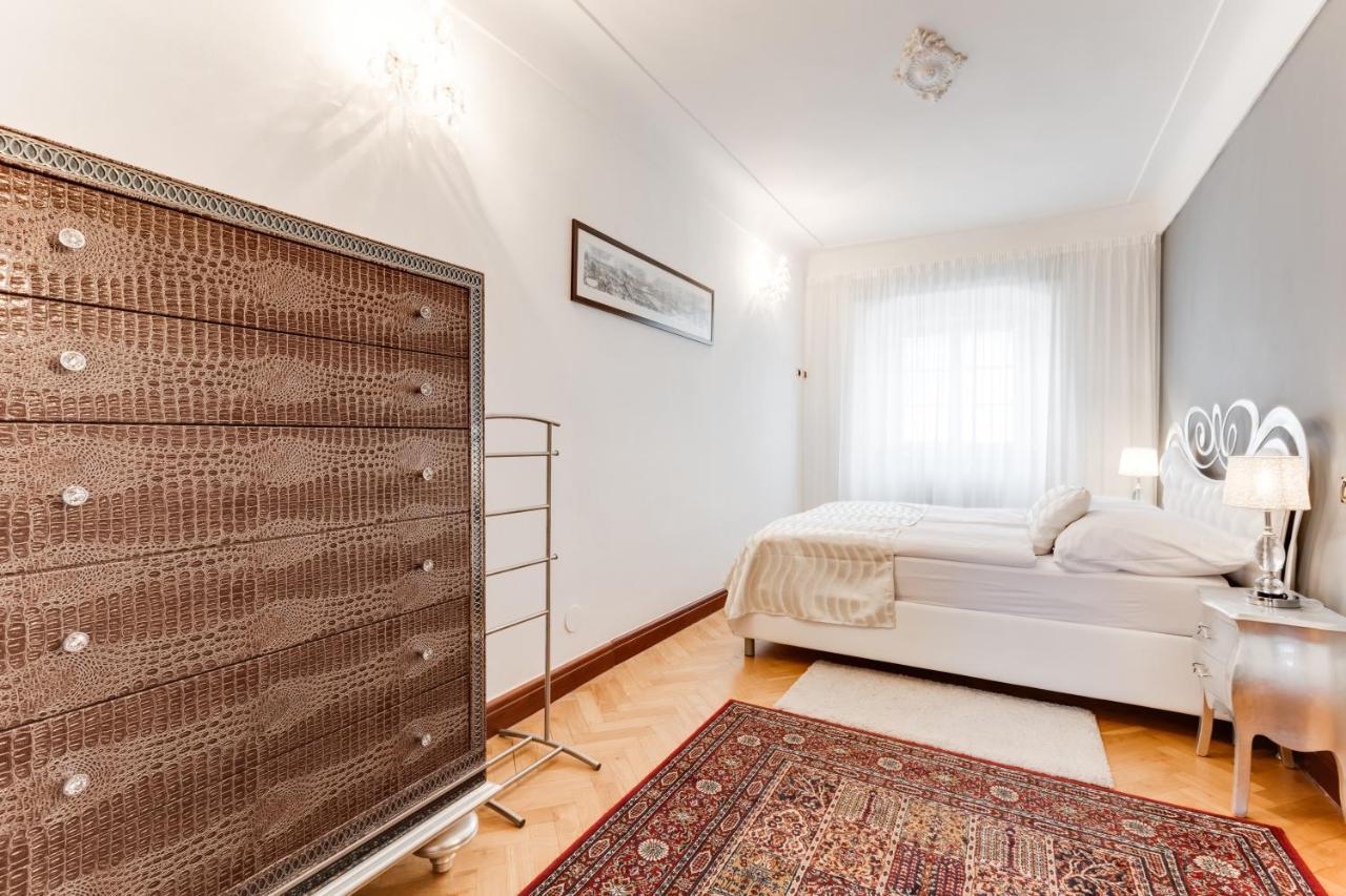 Charles Bridge Royal Apartments - Castle District Prague Ngoại thất bức ảnh
