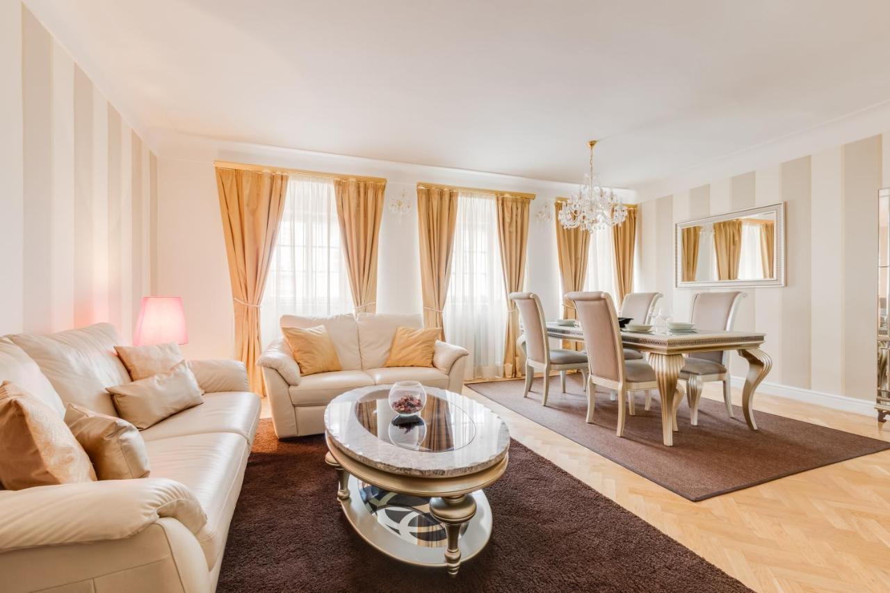 Charles Bridge Royal Apartments - Castle District Prague Ngoại thất bức ảnh