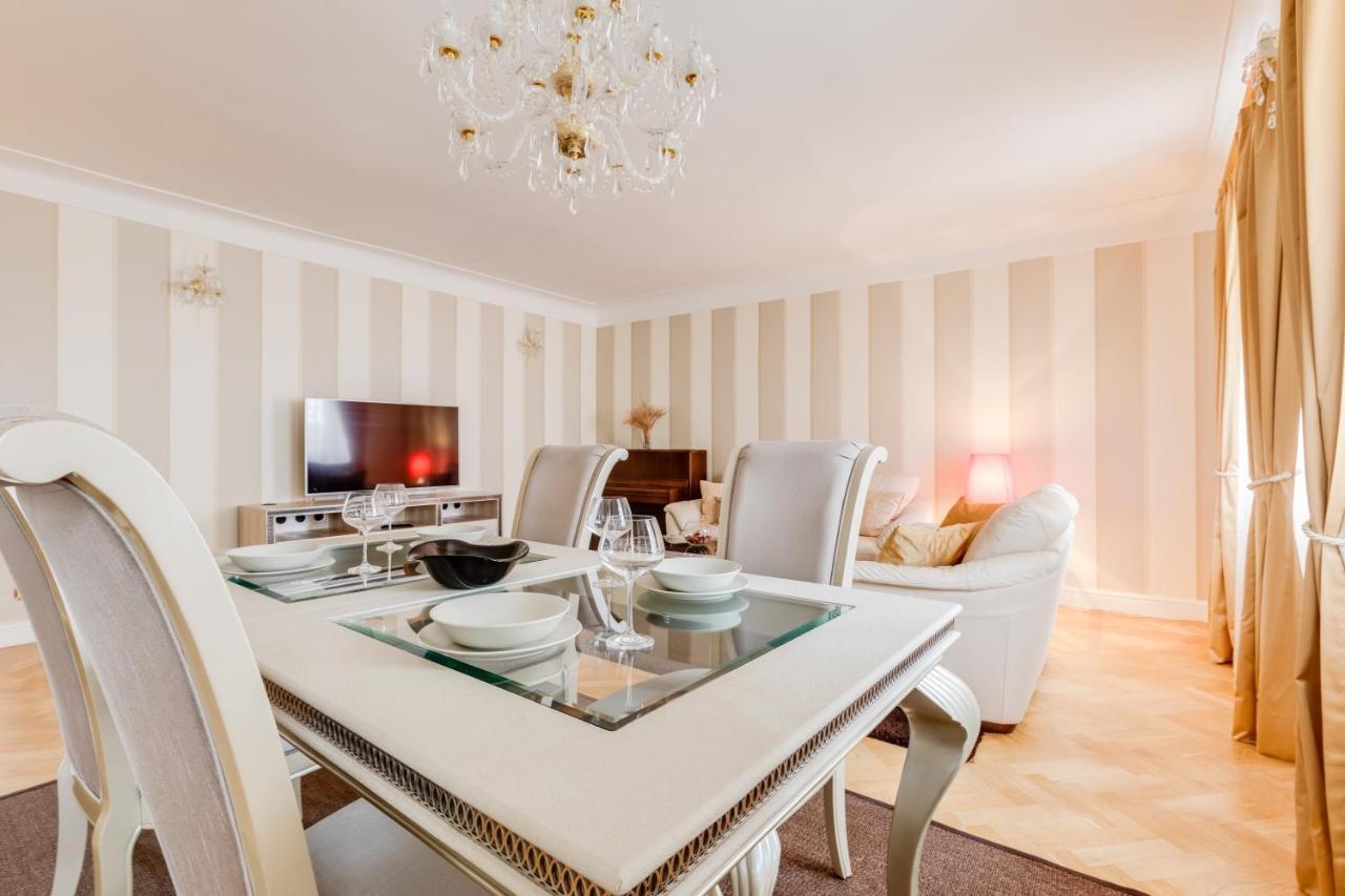 Charles Bridge Royal Apartments - Castle District Prague Ngoại thất bức ảnh