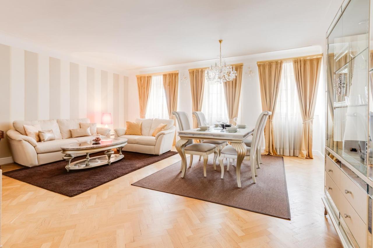 Charles Bridge Royal Apartments - Castle District Prague Ngoại thất bức ảnh