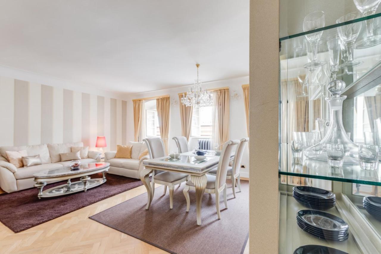 Charles Bridge Royal Apartments - Castle District Prague Ngoại thất bức ảnh