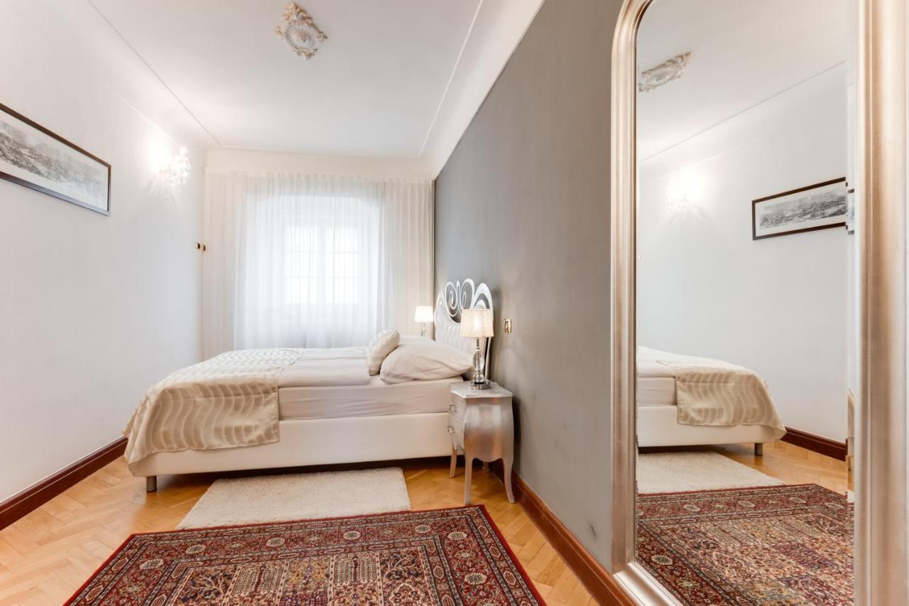 Charles Bridge Royal Apartments - Castle District Prague Ngoại thất bức ảnh