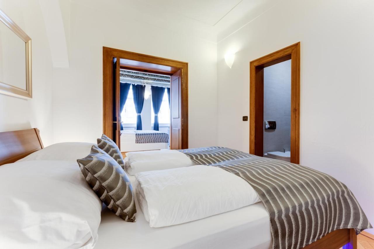 Charles Bridge Royal Apartments - Castle District Prague Ngoại thất bức ảnh