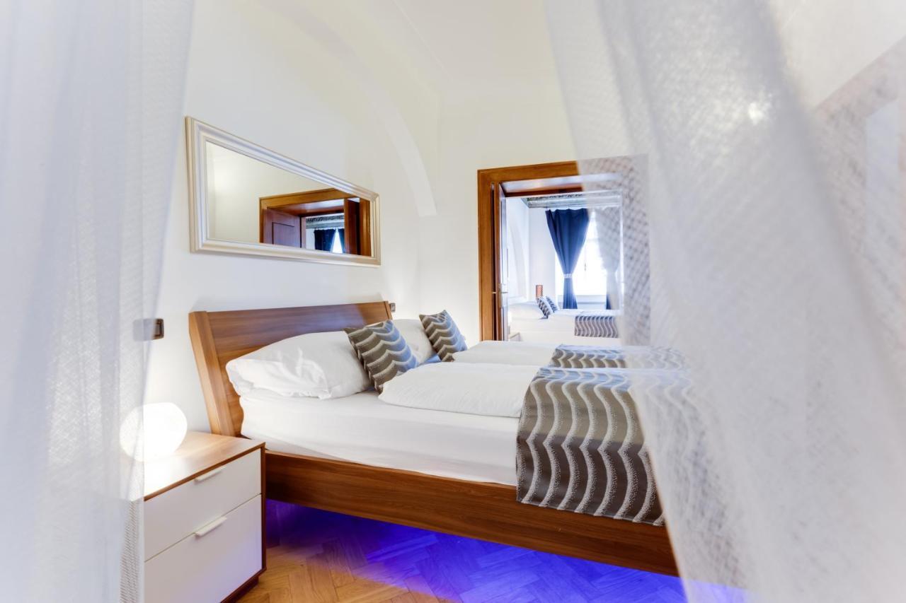 Charles Bridge Royal Apartments - Castle District Prague Ngoại thất bức ảnh